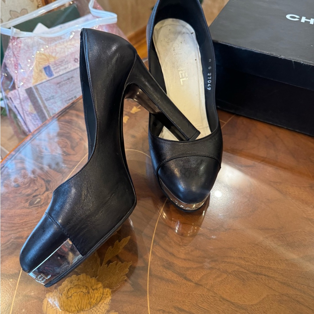 Authentic CHANEL leather logo metal plate platform pump
EU 39.5 USA Sz 9.5 - Picture 12 of 15